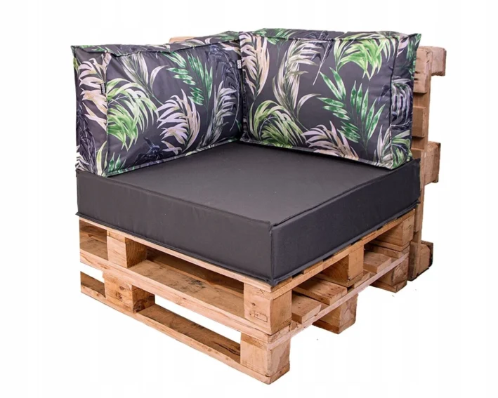 Corner garden pallet cushions Palm tree